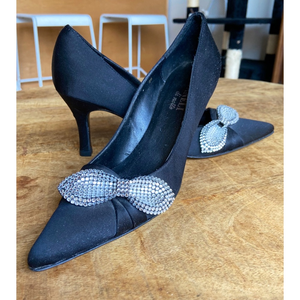 Vintage Satin Rhinestone Bow Pumps || Vaneli de Notte